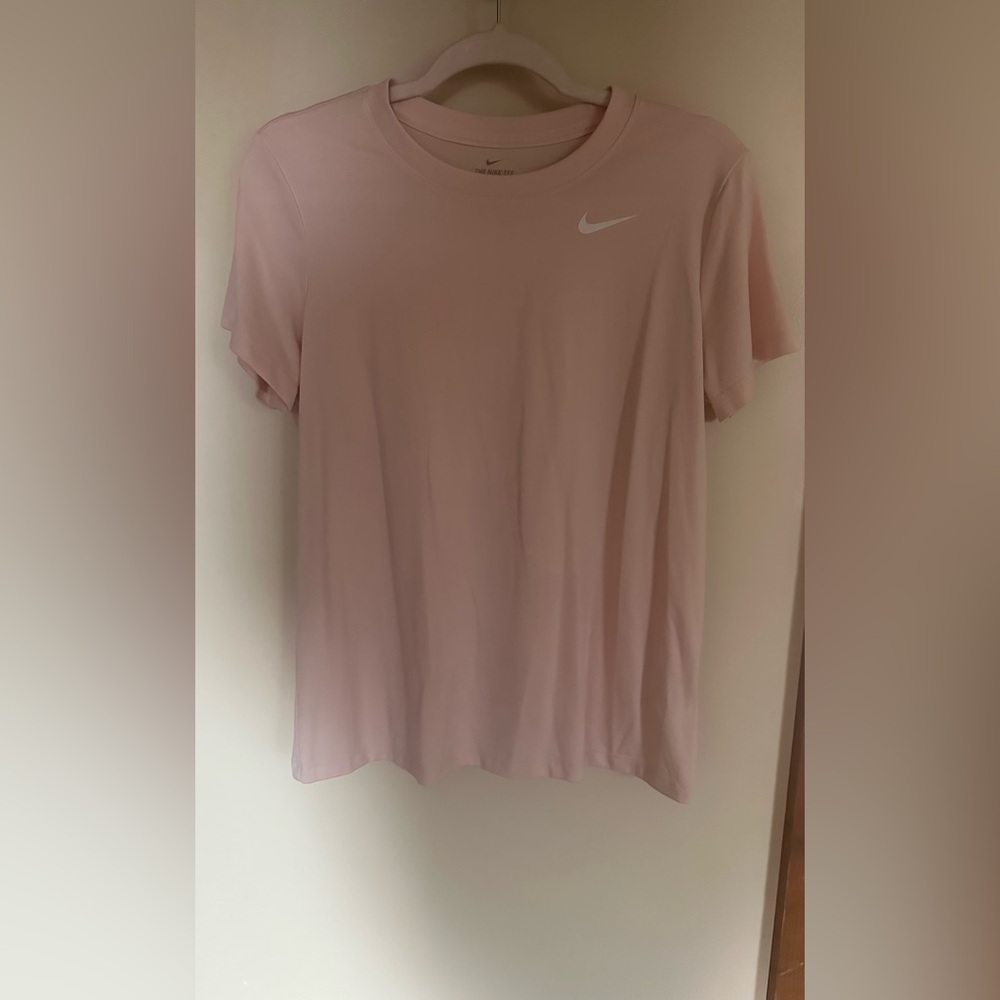 Light pink Nike women’s shirt